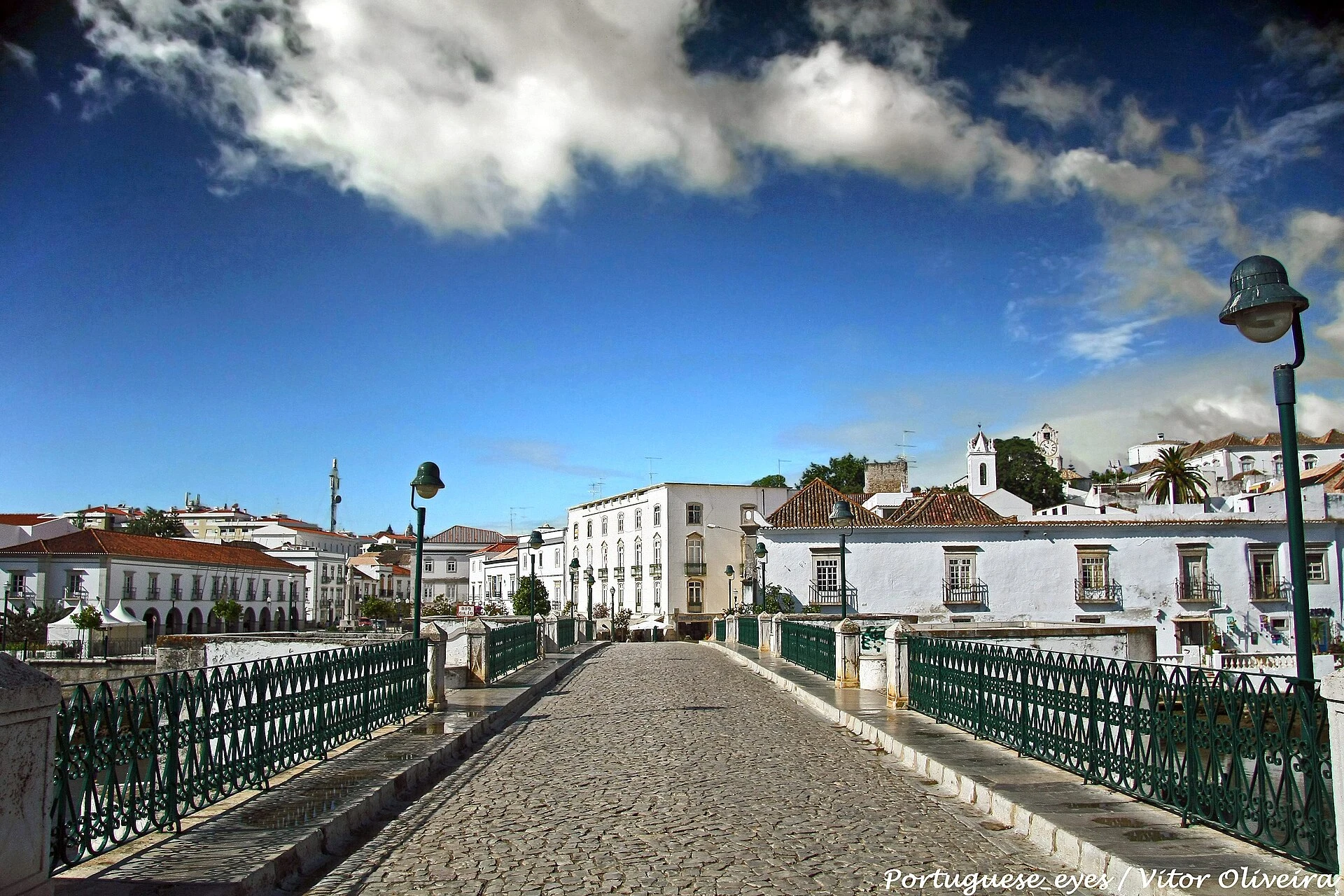 Ponte antiga sobre o Gilão